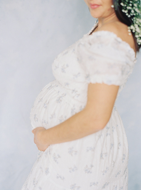 Profile view of pregnant woman illustrating the maternity portrait experience with Norabloom