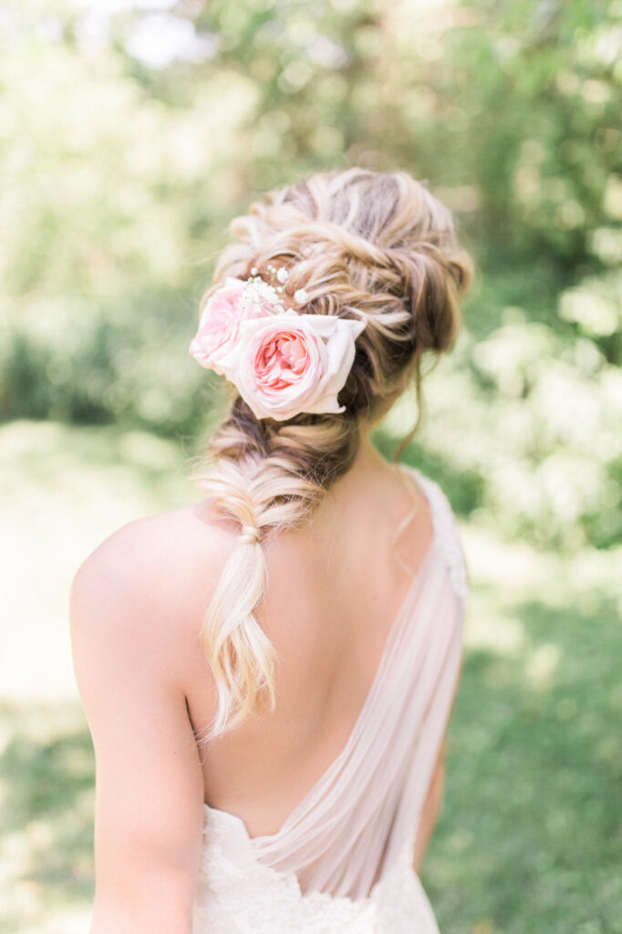 Bride with summer roses in her hair