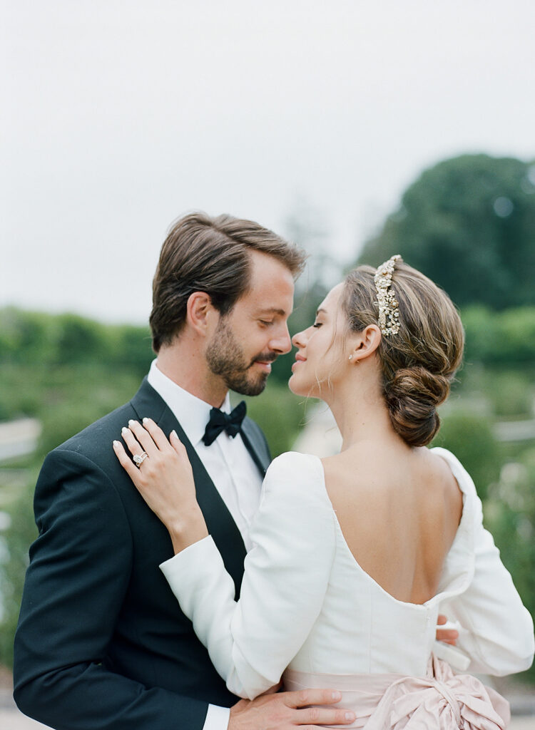 bride and groom kissing, New York wedding photographer